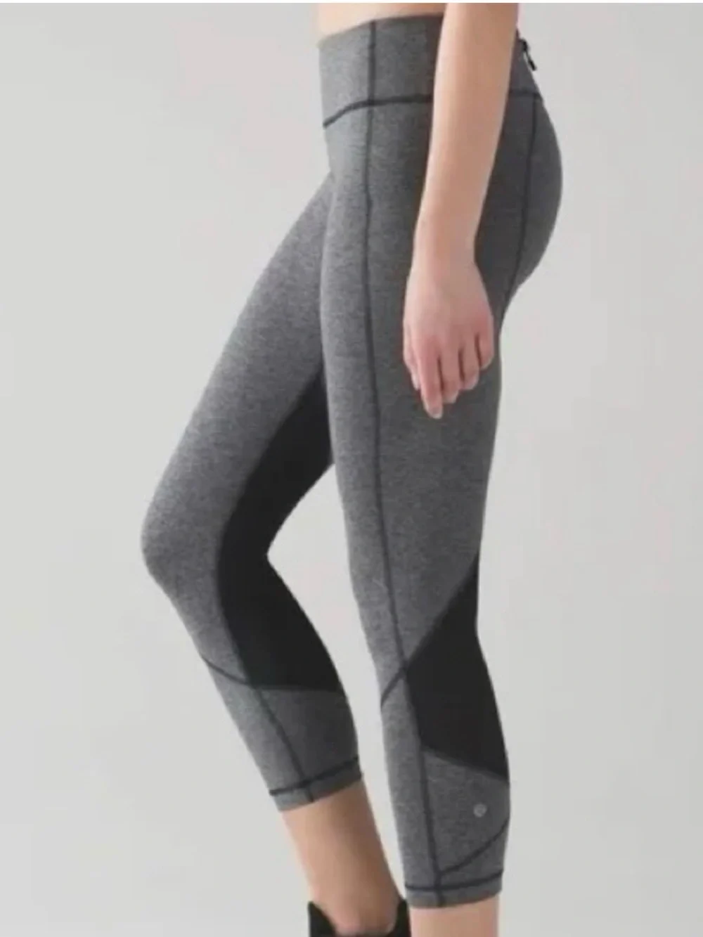 Lululemon Pace Rival Crop 22” Size 4 with three pockets